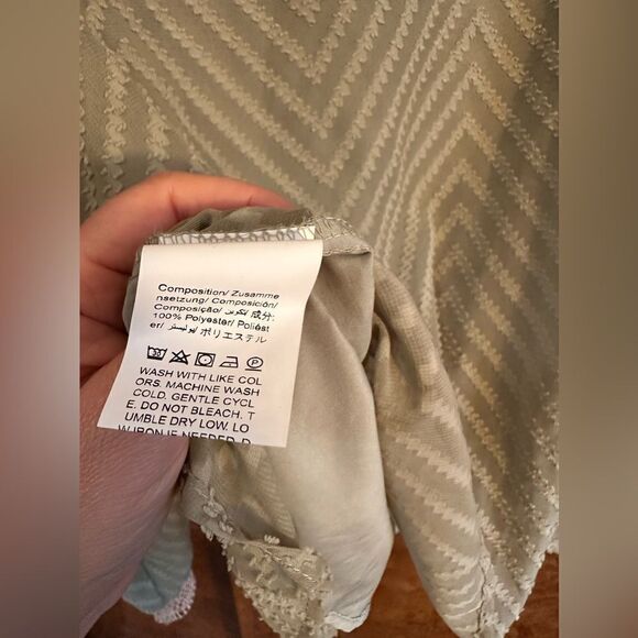 Chevron striped eye lit lace blouse - Picture 7 of 9